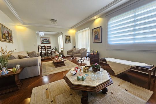 Apartamento com 3 quartos, piscina no condomínio e pode ter animais. Ideal para comprar. — Sala