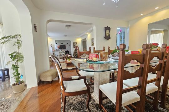 Apartamento com 3 quartos, piscina no condomínio e pode ter animais. Ideal para comprar. — Sala