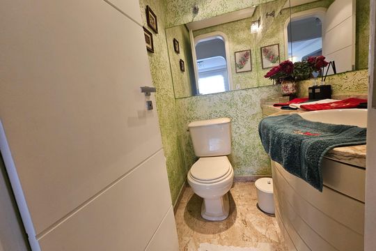 Apartamento com 3 quartos, piscina no condomínio e pode ter animais. Ideal para comprar. — Lavabo