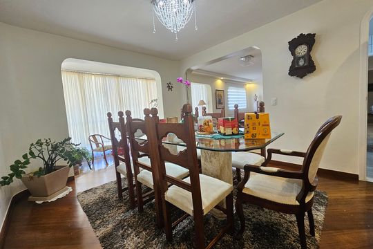 Apartamento com 3 quartos, piscina no condomínio e pode ter animais. Ideal para comprar. — Sala