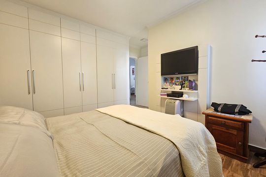 Apartamento com 3 quartos, piscina no condomínio e pode ter animais. Ideal para comprar. — Suíte 1