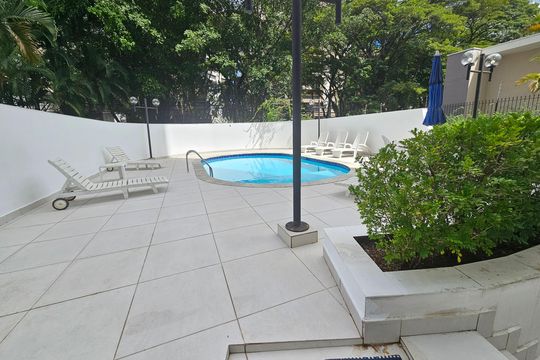 Apartamento com 3 quartos, piscina no condomínio e pode ter animais. Ideal para comprar. — Área comum - Piscina