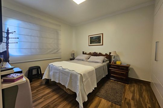 Apartamento com 3 quartos, piscina no condomínio e pode ter animais. Ideal para comprar. — Suíte 1