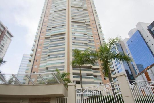 Apartamento à venda, com 240 m², 4 quartos e 4 vagas — Fachada
