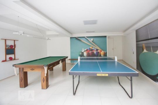 Apartamento à venda, com 240 m², 4 quartos e 4 vagas — Salão de Jogos