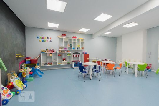Apartamento à venda, com 240 m², 4 quartos e 4 vagas — Brinquedoteca