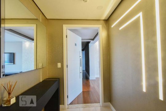Apartamento à venda, com 240 m², 4 quartos e 4 vagas — Hall de Entrada