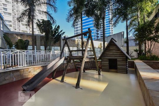 Apartamento à venda, com 240 m², 4 quartos e 4 vagas — Playground