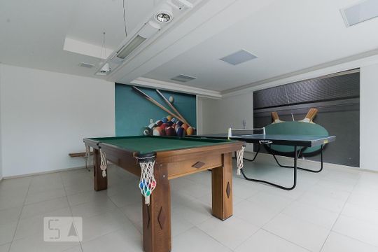 Apartamento à venda, com 240 m², 4 quartos e 4 vagas — Salão de Jogos