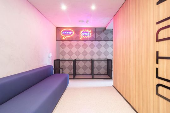 Comprar apartamento mobiliado com 3 quartos, varanda, piscina e churrasqueira no condomínio. — Área comum - Pet Care