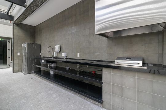 Comprar apartamento mobiliado com 3 quartos, varanda, piscina e churrasqueira no condomínio. — Área comum - Churrasqueira