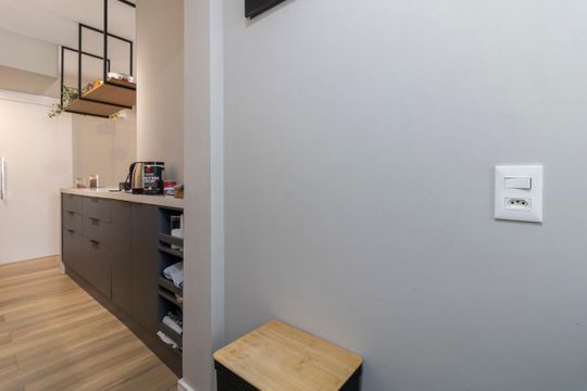 Comprar apartamento mobiliado com 3 quartos, varanda, piscina e churrasqueira no condomínio. — Área de Serviço
