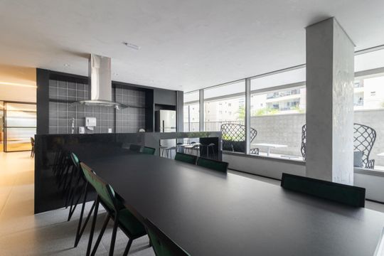Comprar apartamento mobiliado com 3 quartos, varanda, piscina e churrasqueira no condomínio. — Área comum - Espaço Gourmet
