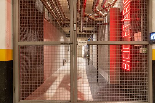 Comprar apartamento mobiliado com 3 quartos, varanda, piscina e churrasqueira no condomínio. — Área comum - Bicicletário