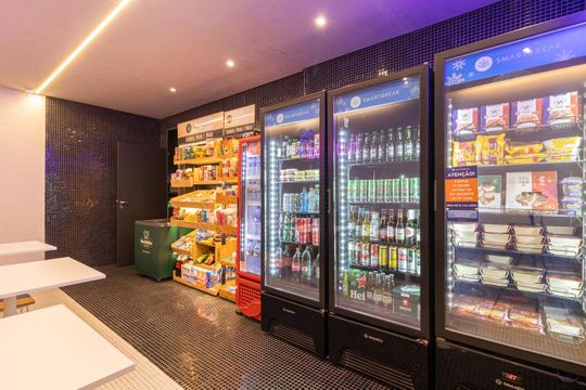 Comprar apartamento mobiliado com 3 quartos, varanda, piscina e churrasqueira no condomínio. — Área comum - Mini Market