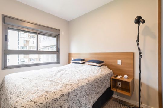Comprar apartamento mobiliado com 3 quartos, varanda, piscina e churrasqueira no condomínio. — Quarto 2