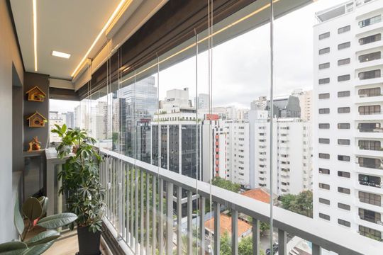 Comprar apartamento mobiliado com 3 quartos, varanda, piscina e churrasqueira no condomínio. — Varanda