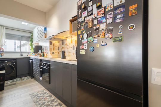 Comprar apartamento mobiliado com 3 quartos, varanda, piscina e churrasqueira no condomínio. — Cozinha