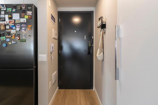 Comprar apartamento mobiliado com 3 quartos, varanda, piscina e churrasqueira no condomínio. — Entrada