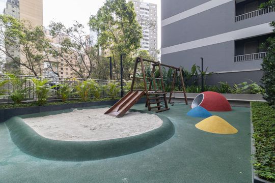 Comprar apartamento mobiliado com 3 quartos, varanda, piscina e churrasqueira no condomínio. — Área comum - Playground