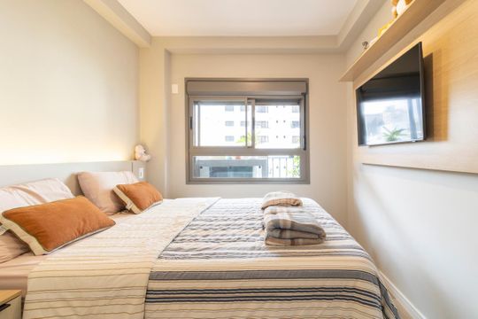 Comprar apartamento mobiliado com 3 quartos, varanda, piscina e churrasqueira no condomínio. — Quarto Suíte