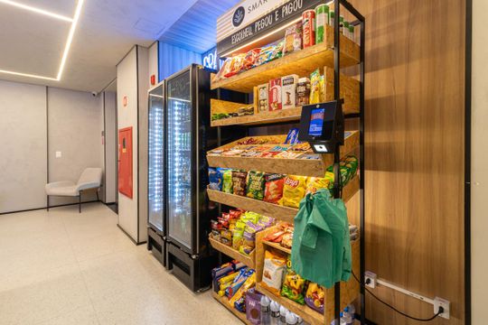 Comprar apartamento mobiliado com 3 quartos, varanda, piscina e churrasqueira no condomínio. — Área comum - Mini Market