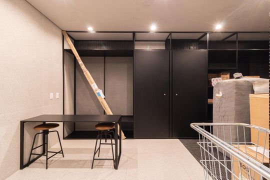 Comprar apartamento mobiliado com 3 quartos, varanda, piscina e churrasqueira no condomínio. — Área comum - Delivery