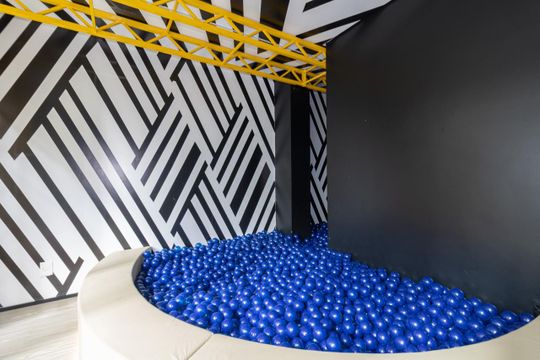 Comprar apartamento mobiliado com 3 quartos, varanda, piscina e churrasqueira no condomínio. — Área comum - Brinquedoteca