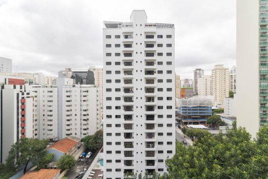 Comprar apartamento mobiliado com 3 quartos, varanda, piscina e churrasqueira no condomínio. — Varanda