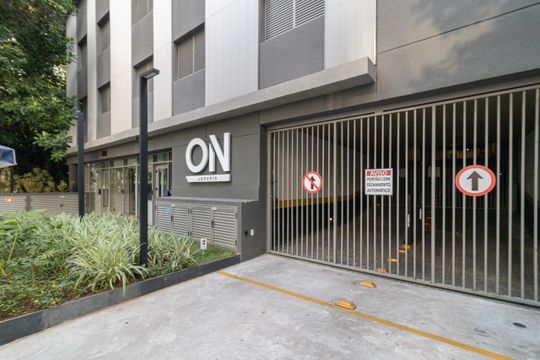 Comprar apartamento mobiliado com 3 quartos, varanda, piscina e churrasqueira no condomínio. — Fachada