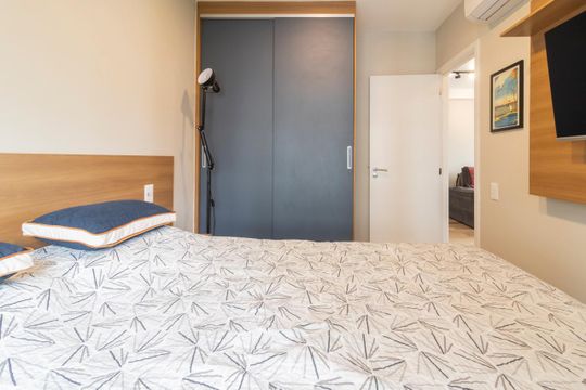 Comprar apartamento mobiliado com 3 quartos, varanda, piscina e churrasqueira no condomínio. — Quarto 2