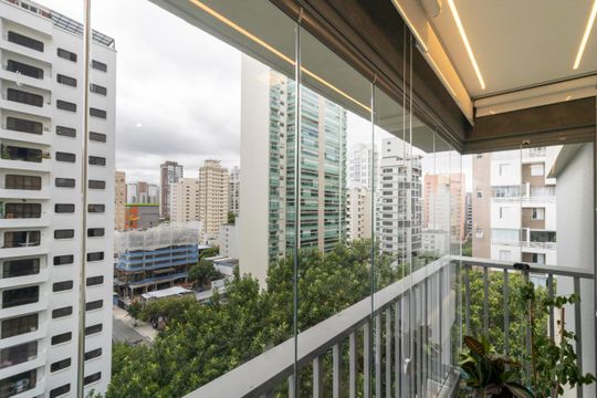 Comprar apartamento mobiliado com 3 quartos, varanda, piscina e churrasqueira no condomínio. — Varanda