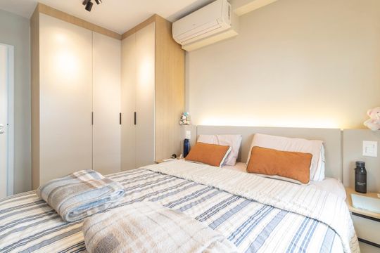 Comprar apartamento mobiliado com 3 quartos, varanda, piscina e churrasqueira no condomínio. — Quarto Suíte