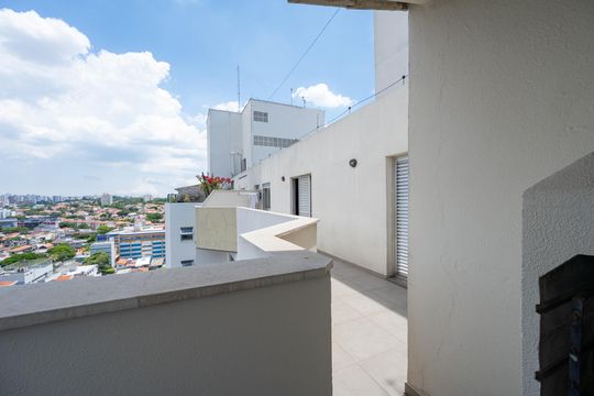 Compra apartamento com varanda, garden, piscina e academia no condomínio. Total de 4 quartos. — Churrasqueira