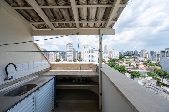Compra apartamento com varanda, garden, piscina e academia no condomínio. Total de 4 quartos. — Churrasqueira