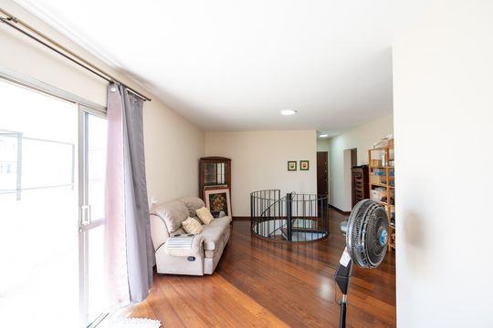 Compra apartamento com varanda, garden, piscina e academia no condomínio. Total de 4 quartos. — Quarto da Cobertura