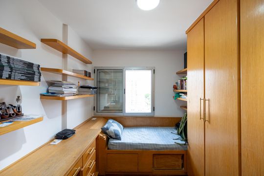 Compra apartamento com varanda, garden, piscina e academia no condomínio. Total de 4 quartos. — Quarto 3