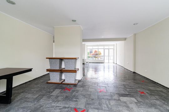 Compra apartamento com varanda, garden, piscina e academia no condomínio. Total de 4 quartos. — Salão de Festas