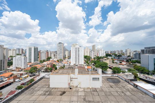 Compra apartamento com varanda, garden, piscina e academia no condomínio. Total de 4 quartos. — Vista da Suíte 2