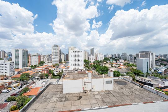 Compra apartamento com varanda, garden, piscina e academia no condomínio. Total de 4 quartos. — Vista da Cozinha