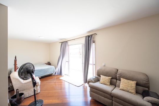 Compra apartamento com varanda, garden, piscina e academia no condomínio. Total de 4 quartos. — Quarto da Cobertura