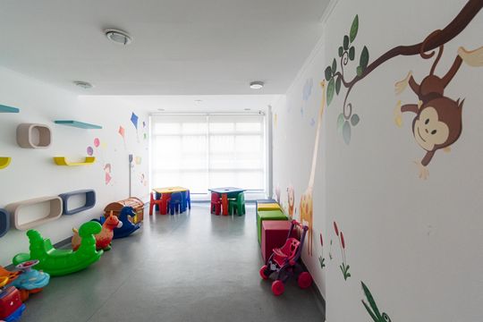 Compra apartamento com varanda, garden, piscina e academia no condomínio. Total de 4 quartos. — Brinquedoteca