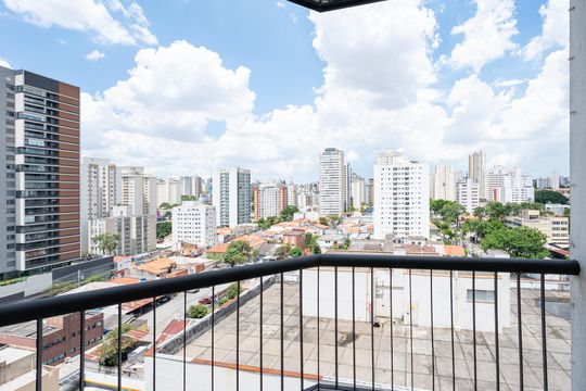 Compra apartamento com varanda, garden, piscina e academia no condomínio. Total de 4 quartos. — Suíte 2