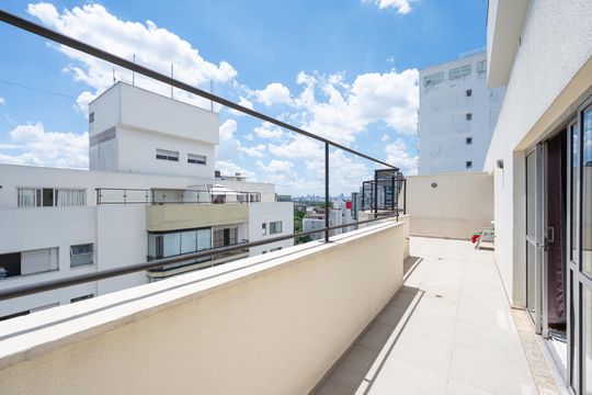 Compra apartamento com varanda, garden, piscina e academia no condomínio. Total de 4 quartos. — Cobertura