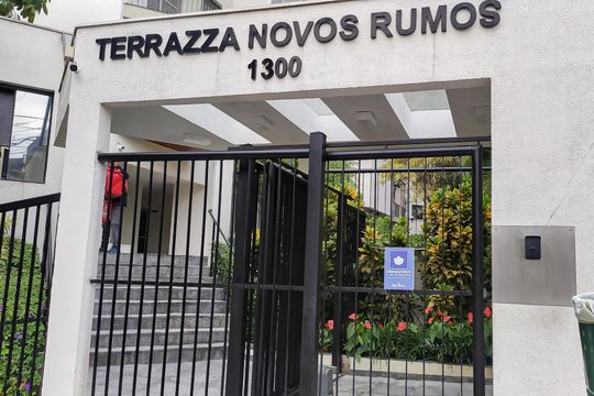 Compra apartamento com varanda, garden, piscina e academia no condomínio. Total de 4 quartos. — Fachada