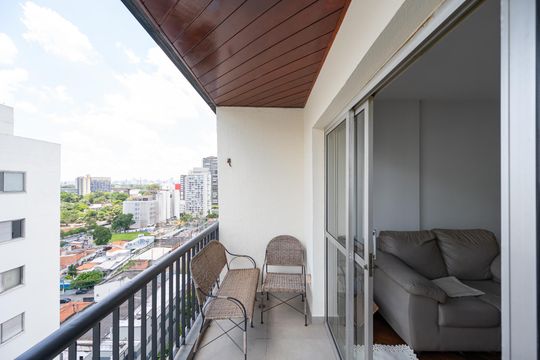 Compra apartamento com varanda, garden, piscina e academia no condomínio. Total de 4 quartos. — Varanda da Sala