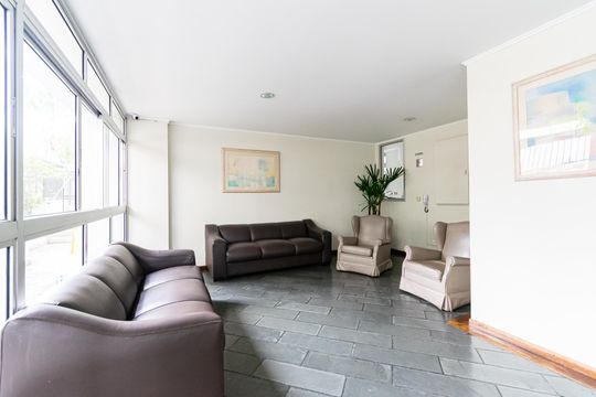 Compra apartamento com varanda, garden, piscina e academia no condomínio. Total de 4 quartos. — Hall de Entrada