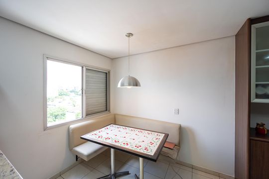 Compra apartamento com varanda, garden, piscina e academia no condomínio. Total de 4 quartos. — Cozinha