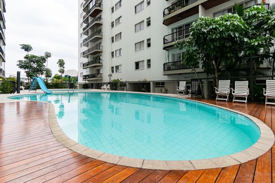 Compra apartamento com varanda, garden, piscina e academia no condomínio. Total de 4 quartos. — Piscina