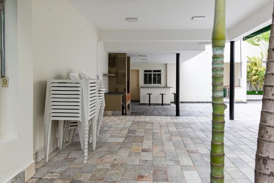 Compra apartamento com varanda, garden, piscina e academia no condomínio. Total de 4 quartos. — Churrasqueira